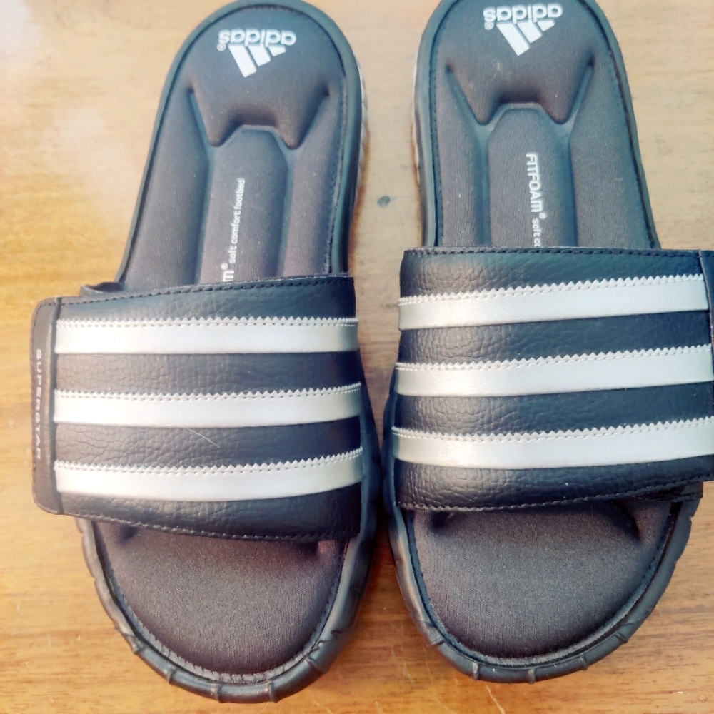 Adidas Superstar slides soft comfort footbeds size 7 Black